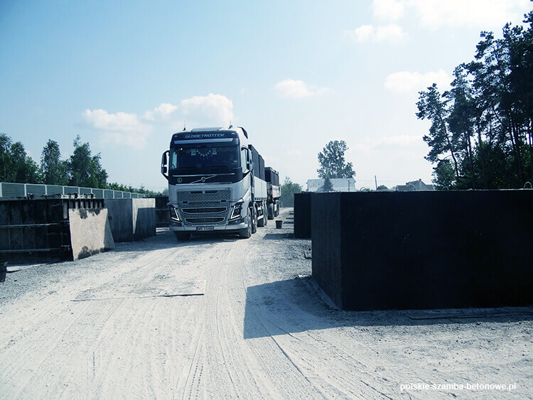 Transport szamb betonowych  w Czarnkowie